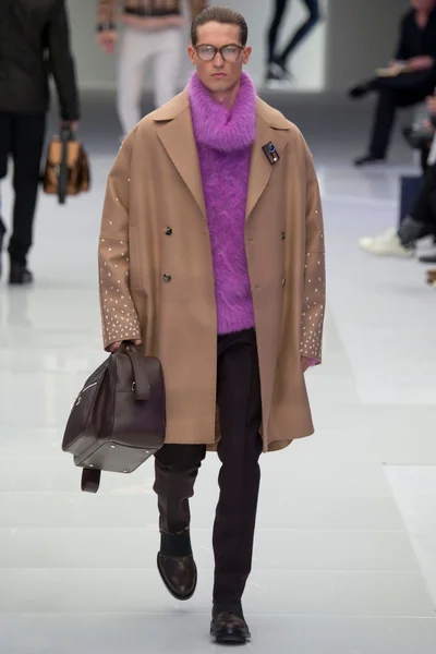 Look 50